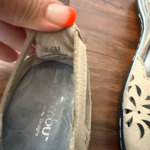 JBU by Jambu Beige/light Gray Adventure Cutout Mary Jane Flats-Size 7.5 - Picture 6 of 12